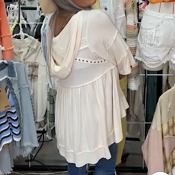 🆕🌿🤍POL: CREAM Top w/Studs SMALL - Picture 5 of 9